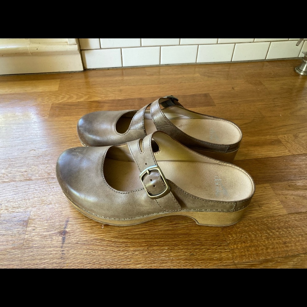 Dansko Women’s Britney clog, barely worn, great condition